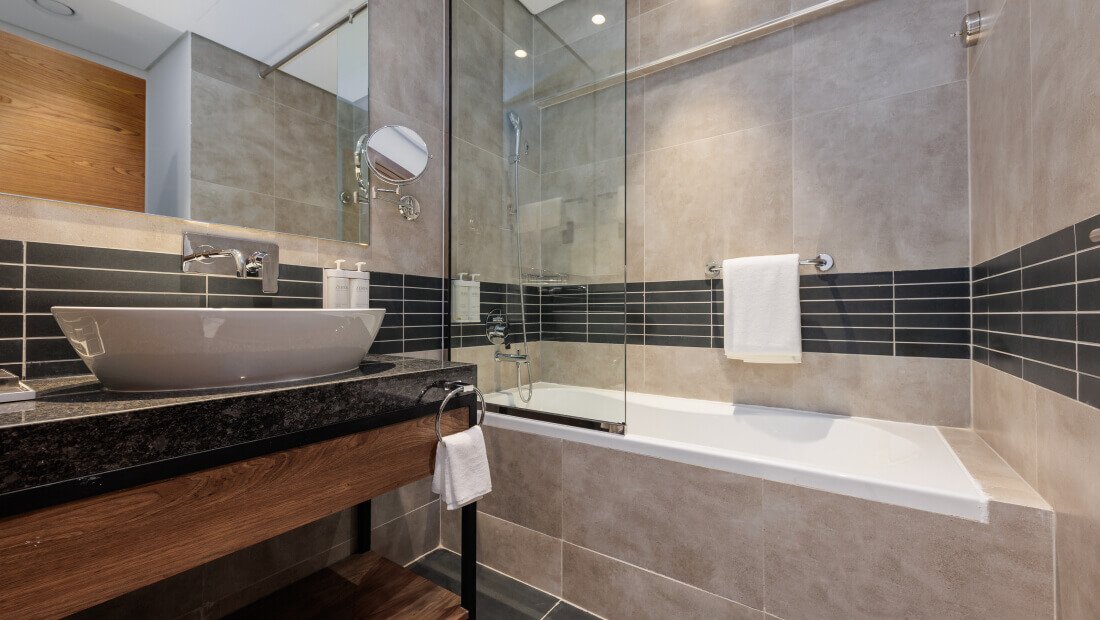 AVALON-KING-ROOM-1